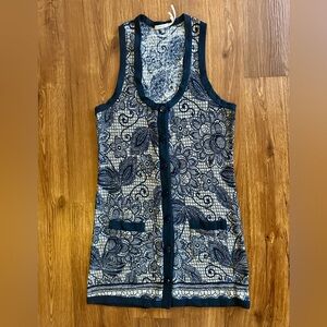 Kimchi Blue Sleeveless Button Up Floral Paisley Print Cardigan Navy Grey